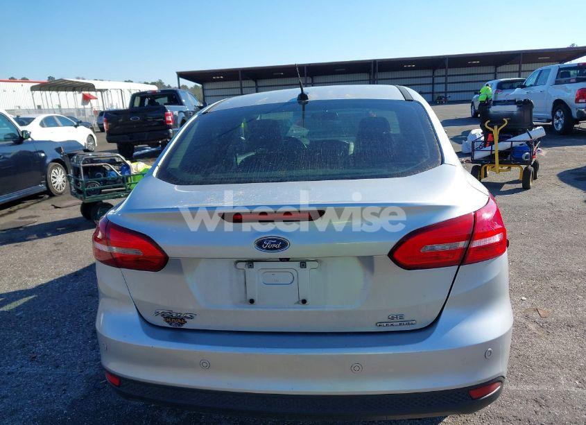 Photo 16 of 2016 Ford Focus SE (VIN 1FADP3F28GL371350)