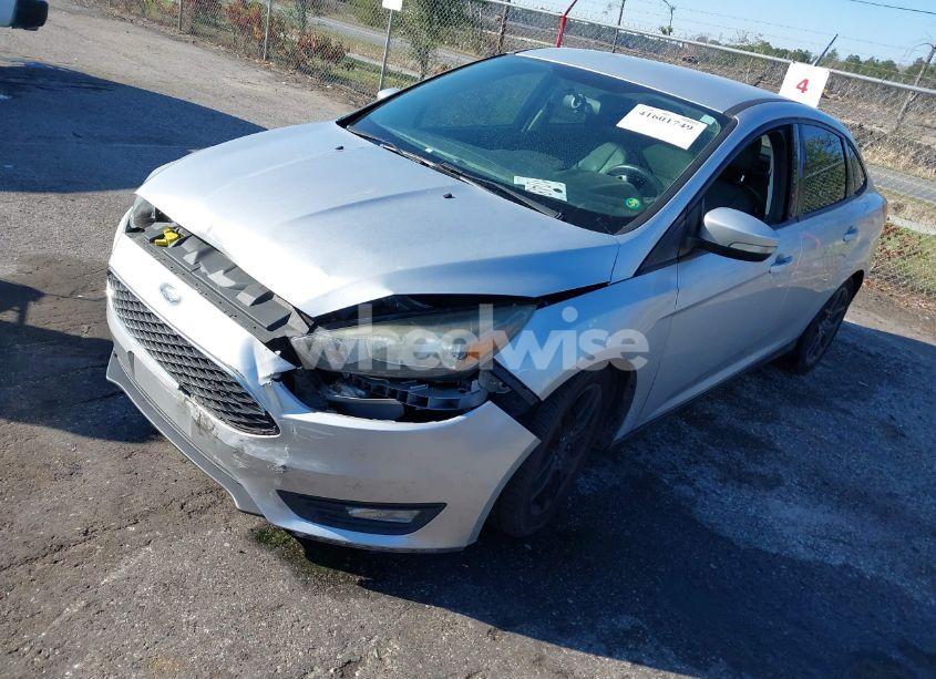 Photo 2 of 2016 Ford Focus SE (VIN 1FADP3F28GL371350)