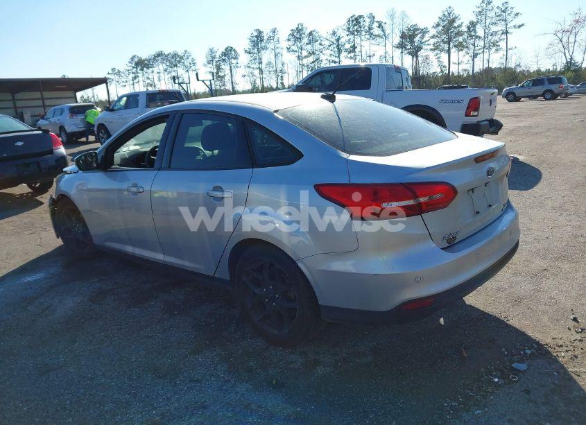 Photo 3 of 2016 Ford Focus SE (VIN 1FADP3F28GL371350)