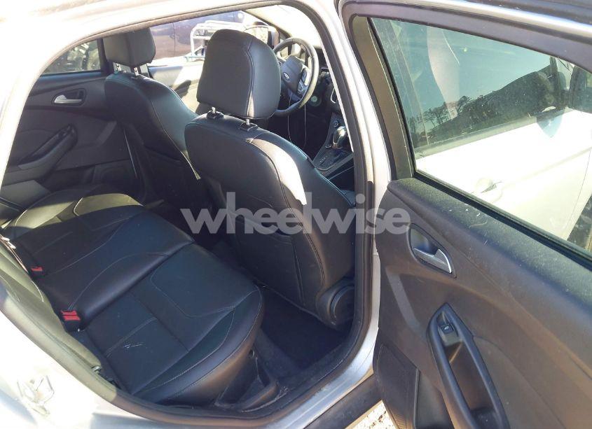 Photo 8 of 2016 Ford Focus SE (VIN 1FADP3F28GL371350)