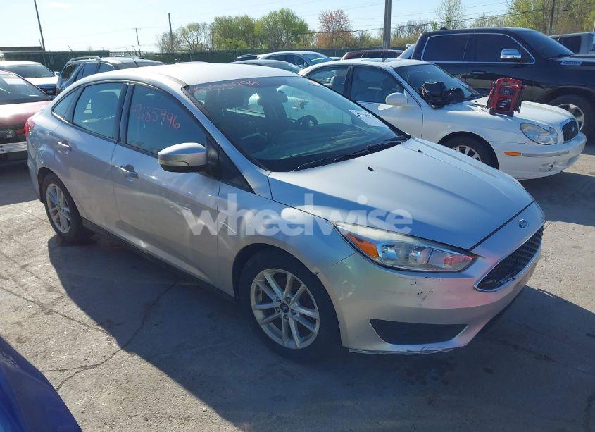 2016 Ford Focus SE (VIN 1FADP3F28GL389377) main photo