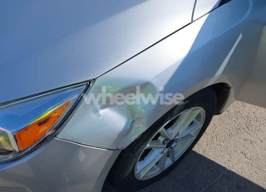 Photo 13 of 2016 Ford Focus SE (VIN 1FADP3F28GL389377)