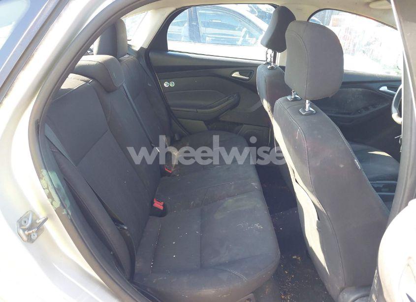 Photo 8 of 2016 Ford Focus SE (VIN 1FADP3F28GL389377)