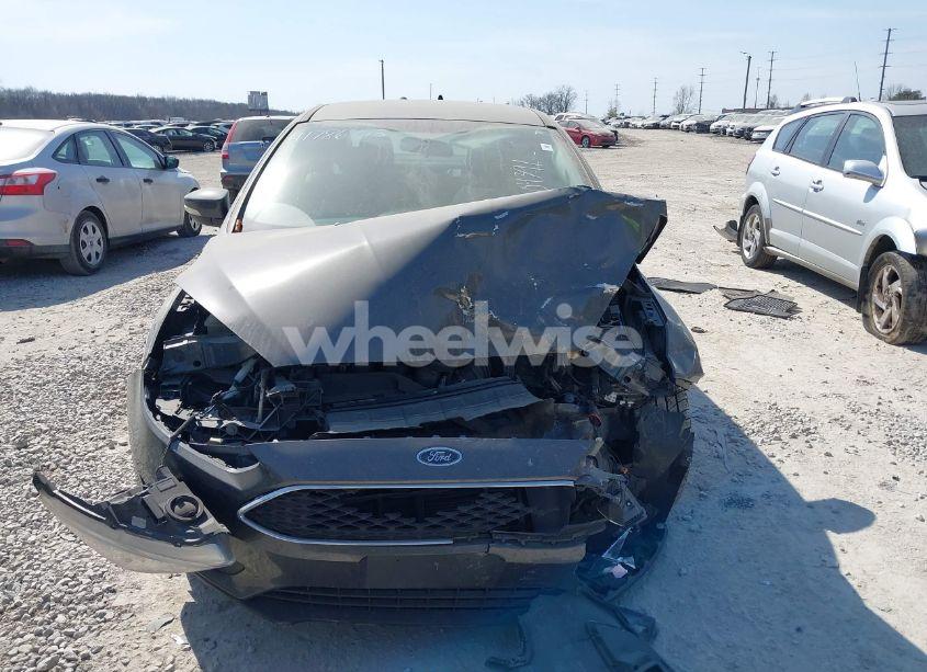 Photo 12 of 2017 Ford Focus SE (VIN 1FADP3F28HL204391)