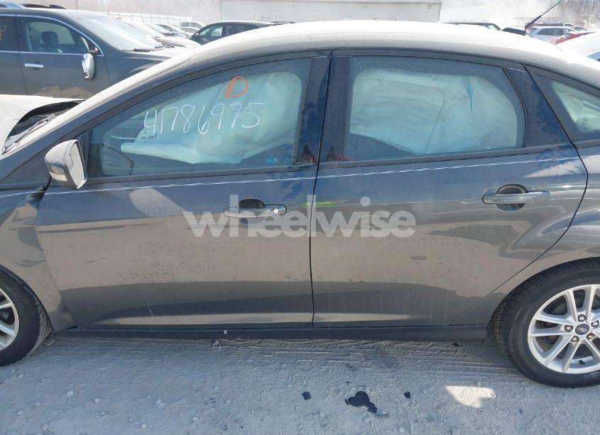 Photo 14 of 2017 Ford Focus SE (VIN 1FADP3F28HL204391)