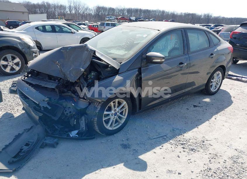 Photo 2 of 2017 Ford Focus SE (VIN 1FADP3F28HL204391)