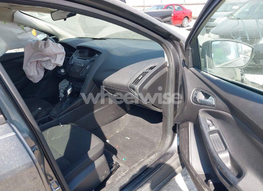 Photo 5 of 2017 Ford Focus SE (VIN 1FADP3F28HL204391)