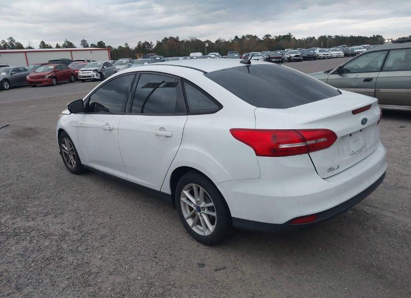 Photo 3 of 2017 Ford Focus SE (VIN 1FADP3F28HL208635)