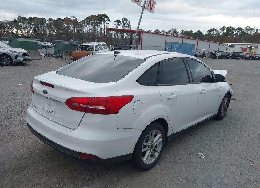 Photo 4 of 2017 Ford Focus SE (VIN 1FADP3F28HL208635)