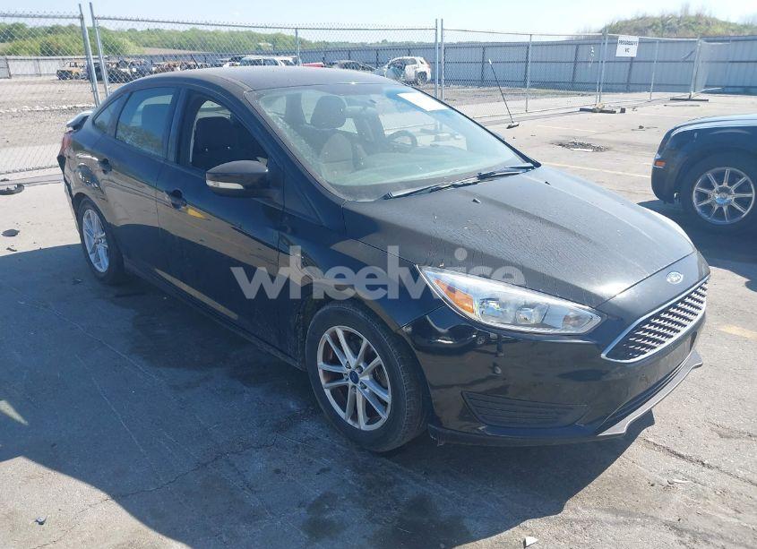 2017 Ford Focus SE (VIN 1FADP3F28HL216766) main photo
