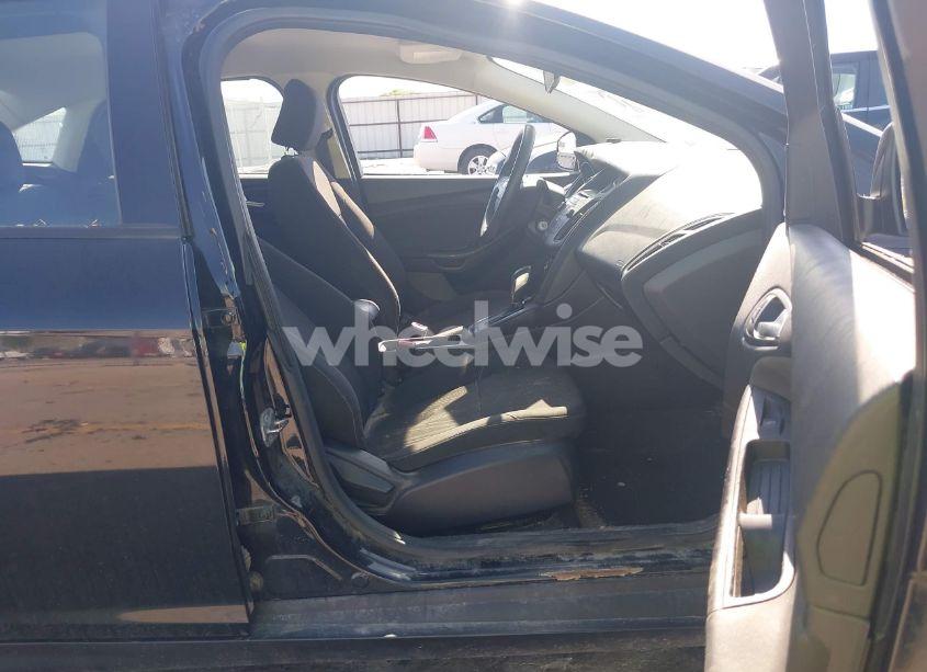 Photo 5 of 2017 Ford Focus SE (VIN 1FADP3F28HL216766)