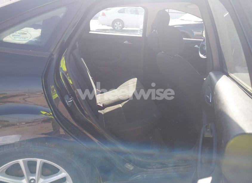 Photo 8 of 2017 Ford Focus SE (VIN 1FADP3F28HL216766)