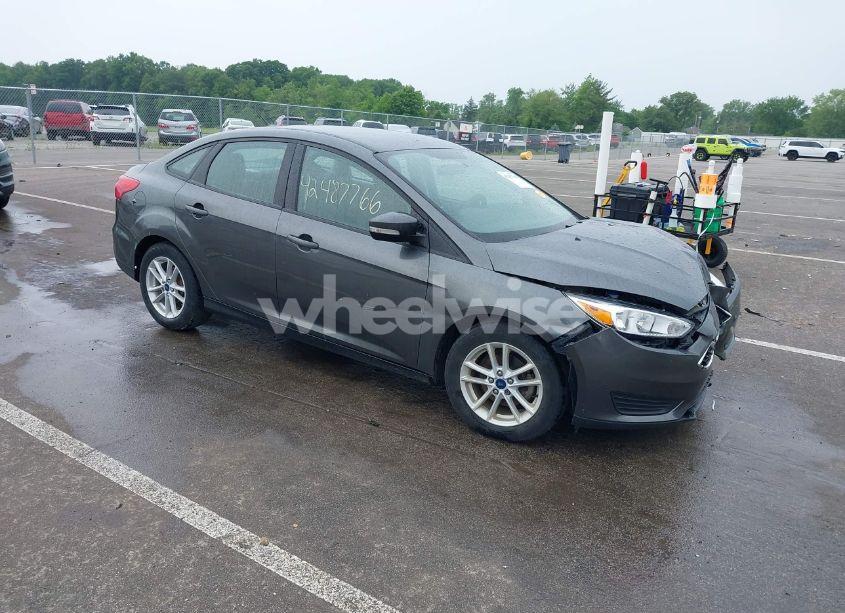 2017 Ford Focus SE (VIN 1FADP3F28HL235303) main photo