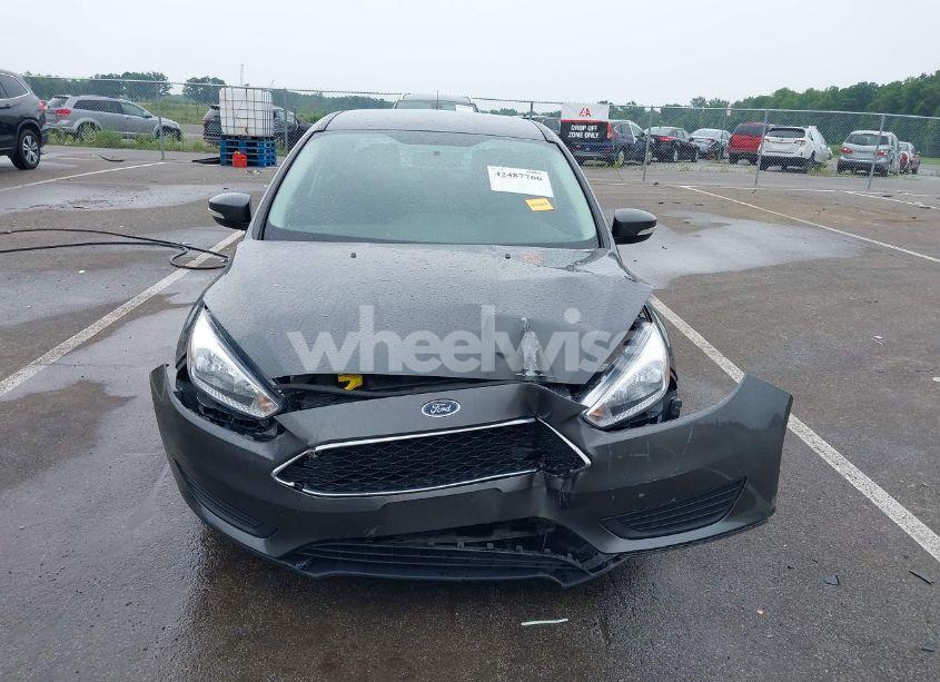 Photo 12 of 2017 Ford Focus SE (VIN 1FADP3F28HL235303)