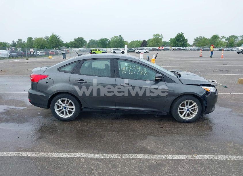 Photo 13 of 2017 Ford Focus SE (VIN 1FADP3F28HL235303)