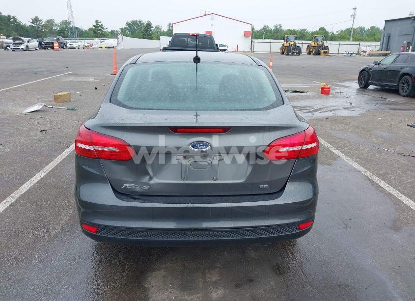 Photo 16 of 2017 Ford Focus SE (VIN 1FADP3F28HL235303)