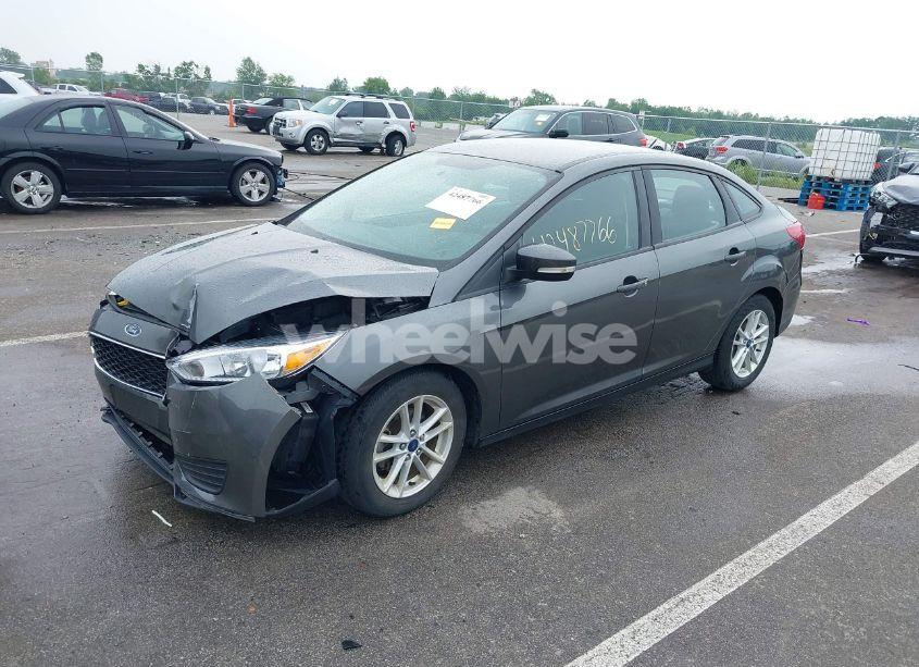 Photo 2 of 2017 Ford Focus SE (VIN 1FADP3F28HL235303)