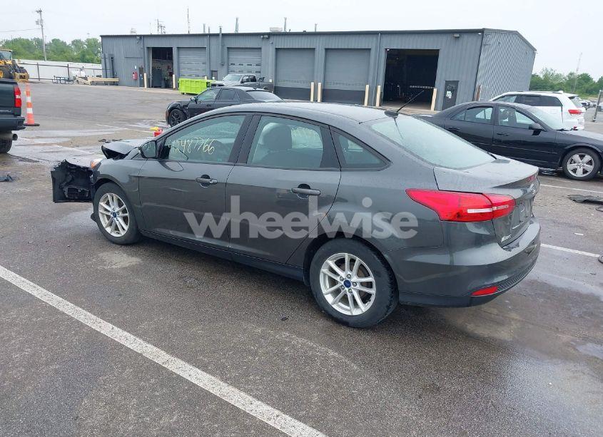 Photo 3 of 2017 Ford Focus SE (VIN 1FADP3F28HL235303)