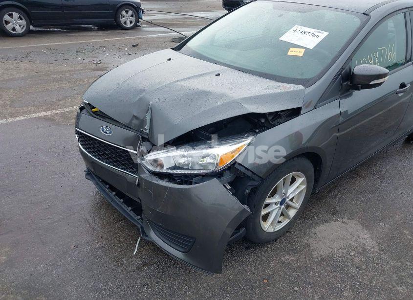 Photo 6 of 2017 Ford Focus SE (VIN 1FADP3F28HL235303)