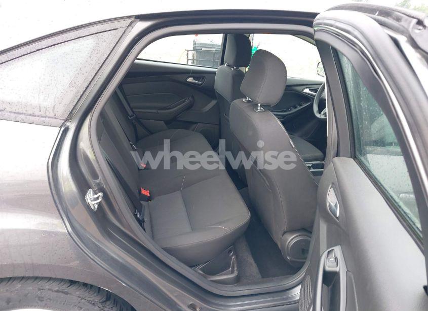 Photo 8 of 2017 Ford Focus SE (VIN 1FADP3F28HL235303)