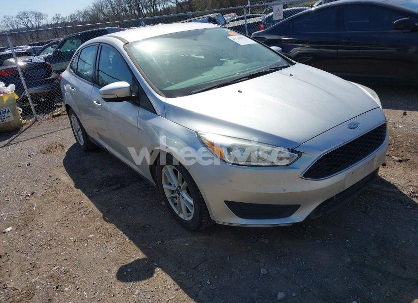 2017 Ford Focus SE (VIN 1FADP3F28HL237522) main photo