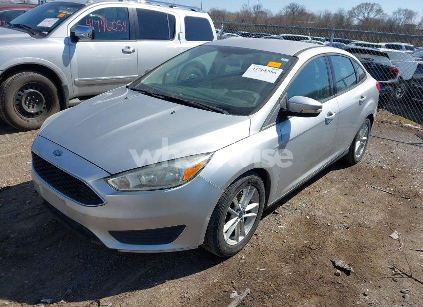 Photo 2 of 2017 Ford Focus SE (VIN 1FADP3F28HL237522)
