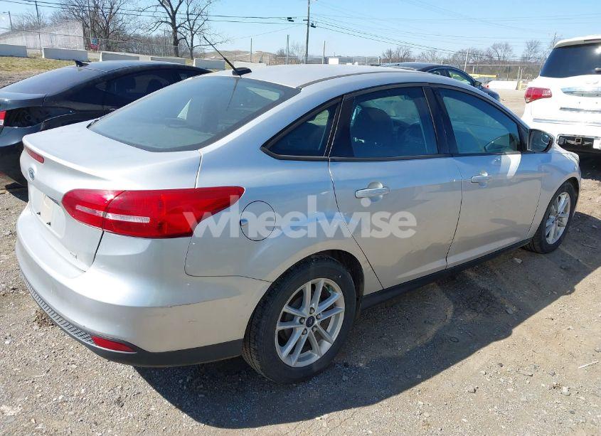 Photo 4 of 2017 Ford Focus SE (VIN 1FADP3F28HL237522)