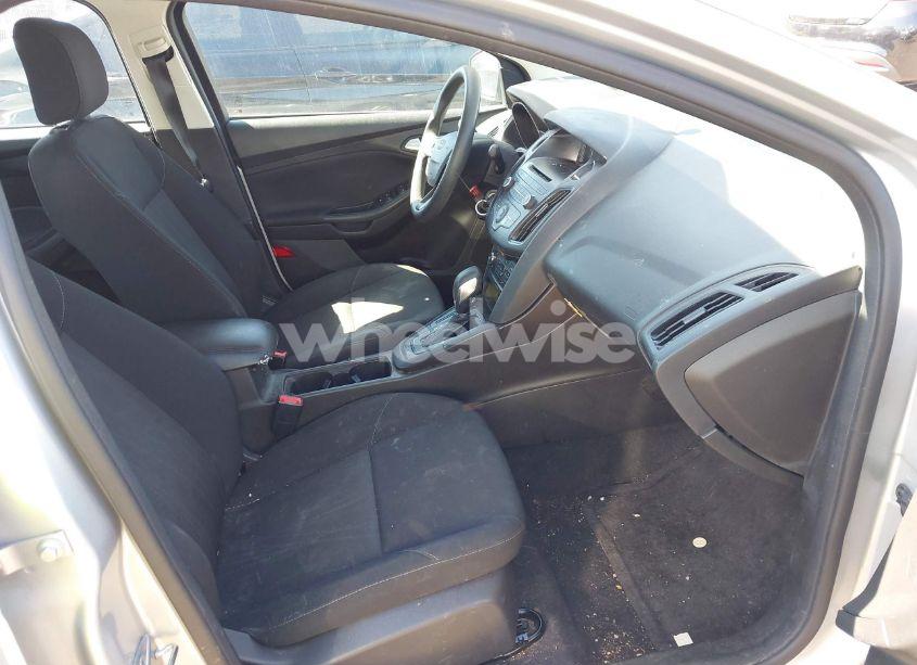 Photo 5 of 2017 Ford Focus SE (VIN 1FADP3F28HL237522)