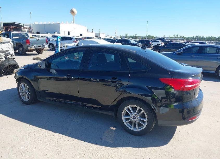 Photo 15 of 2017 Ford Focus SE (VIN 1FADP3F28HL269662)