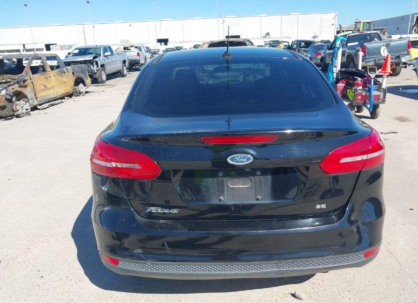 Photo 17 of 2017 Ford Focus SE (VIN 1FADP3F28HL269662)