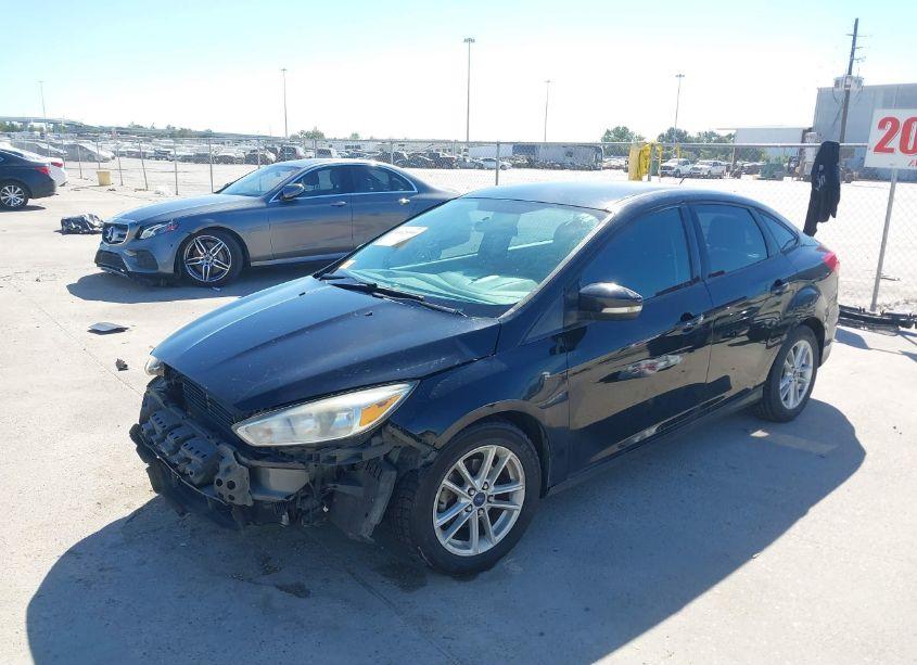 Photo 2 of 2017 Ford Focus SE (VIN 1FADP3F28HL269662)