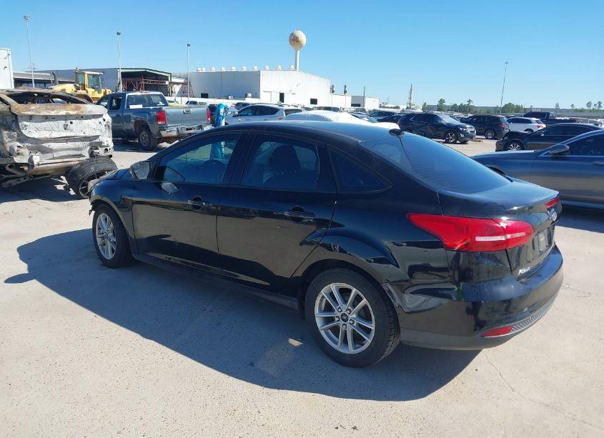 Photo 3 of 2017 Ford Focus SE (VIN 1FADP3F28HL269662)
