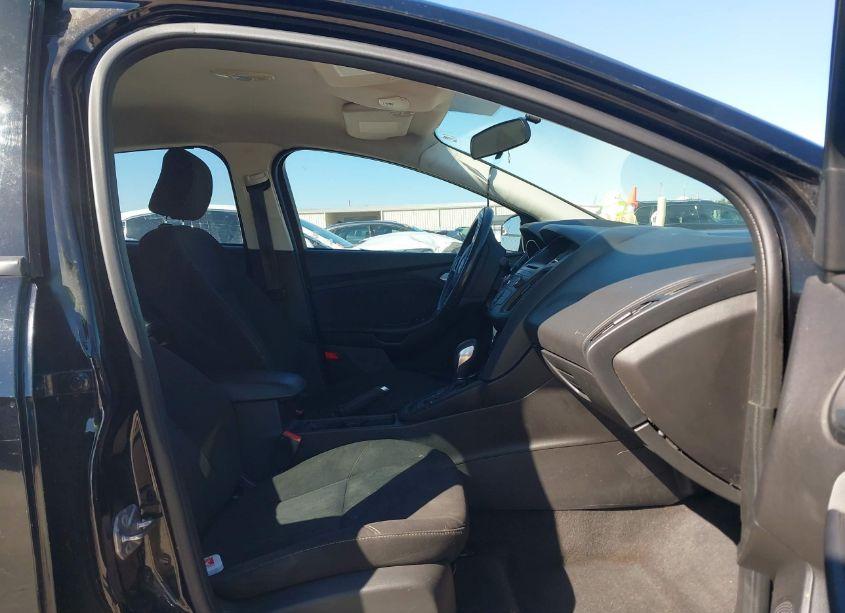 Photo 5 of 2017 Ford Focus SE (VIN 1FADP3F28HL269662)