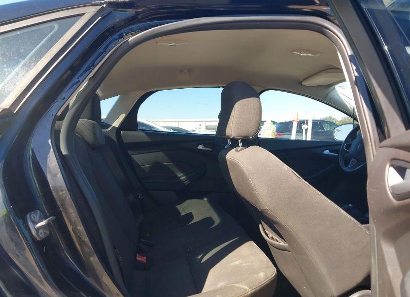 Photo 8 of 2017 Ford Focus SE (VIN 1FADP3F28HL269662)