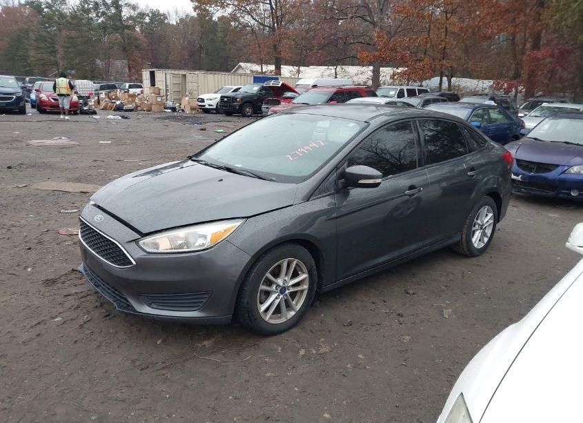 Photo 2 of 2017 Ford Focus SE (VIN 1FADP3F28HL279947)