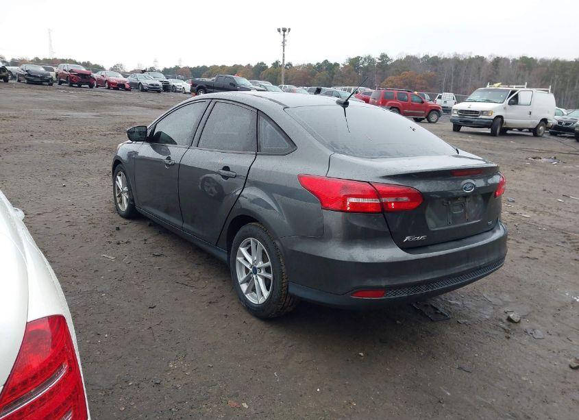 Photo 3 of 2017 Ford Focus SE (VIN 1FADP3F28HL279947)