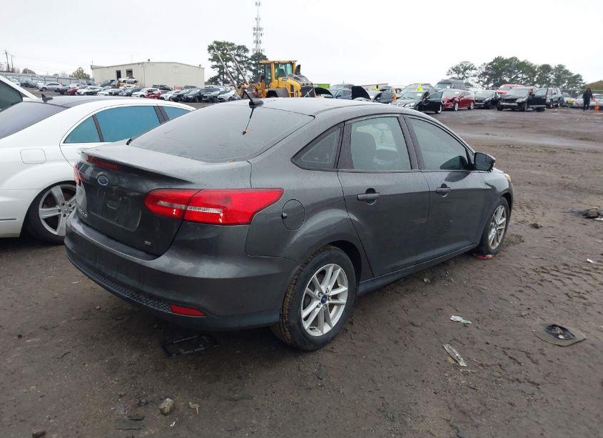 Photo 4 of 2017 Ford Focus SE (VIN 1FADP3F28HL279947)