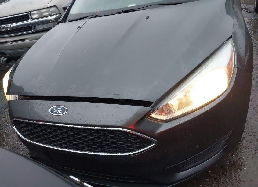 Photo 6 of 2017 Ford Focus SE (VIN 1FADP3F28HL279947)