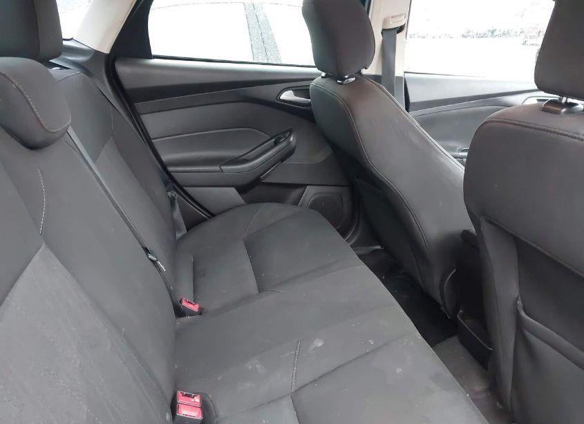 Photo 8 of 2017 Ford Focus SE (VIN 1FADP3F28HL279947)