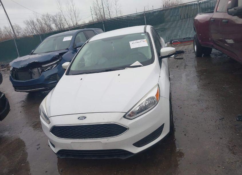 Photo 12 of 2017 Ford Focus SE (VIN 1FADP3F28HL298658)