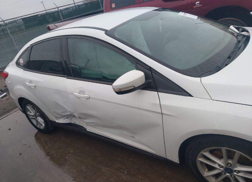 Photo 13 of 2017 Ford Focus SE (VIN 1FADP3F28HL298658)