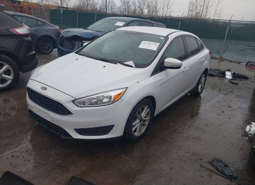 Photo 2 of 2017 Ford Focus SE (VIN 1FADP3F28HL298658)