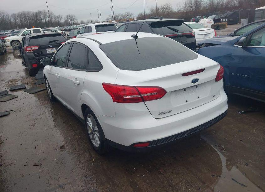 Photo 3 of 2017 Ford Focus SE (VIN 1FADP3F28HL298658)