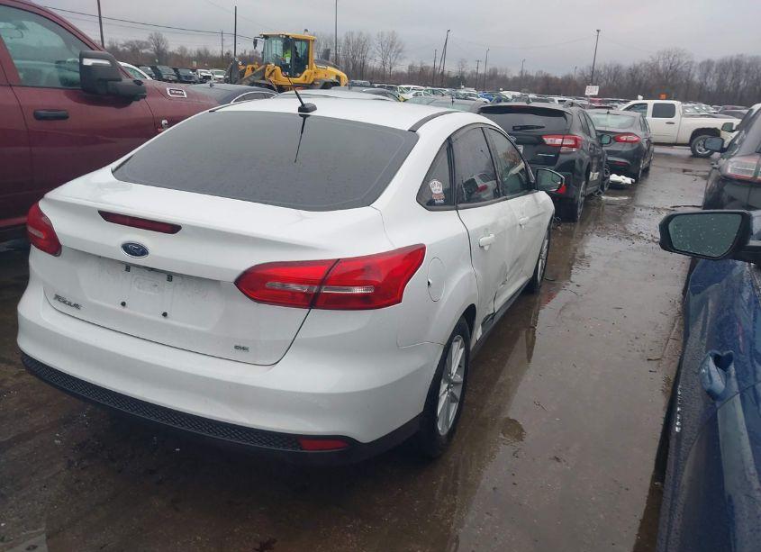 Photo 4 of 2017 Ford Focus SE (VIN 1FADP3F28HL298658)