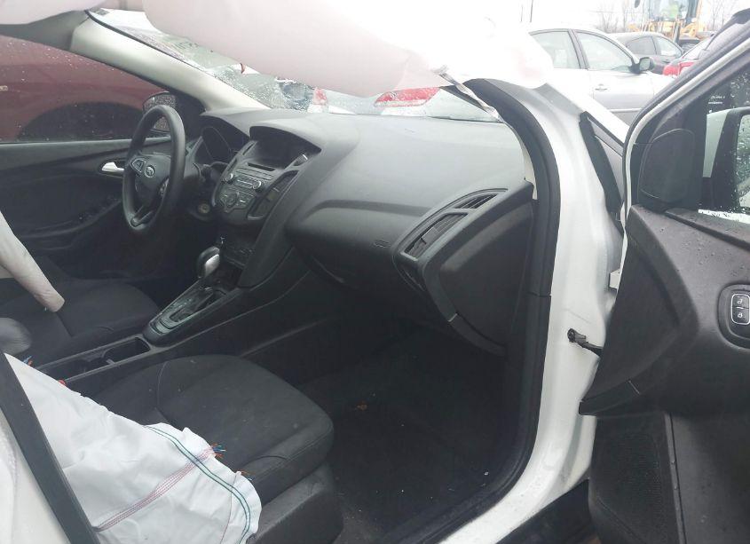 Photo 5 of 2017 Ford Focus SE (VIN 1FADP3F28HL298658)