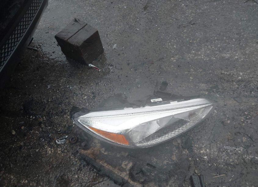 Photo 12 of 2017 Ford Focus SE (VIN 1FADP3F28HL328788)