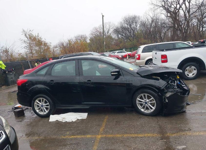 Photo 14 of 2017 Ford Focus SE (VIN 1FADP3F28HL328788)