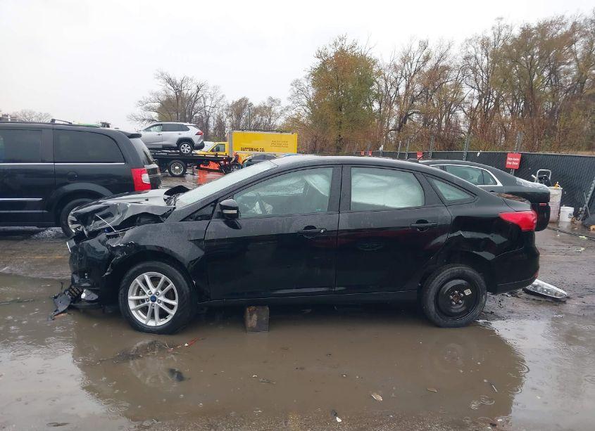 Photo 15 of 2017 Ford Focus SE (VIN 1FADP3F28HL328788)