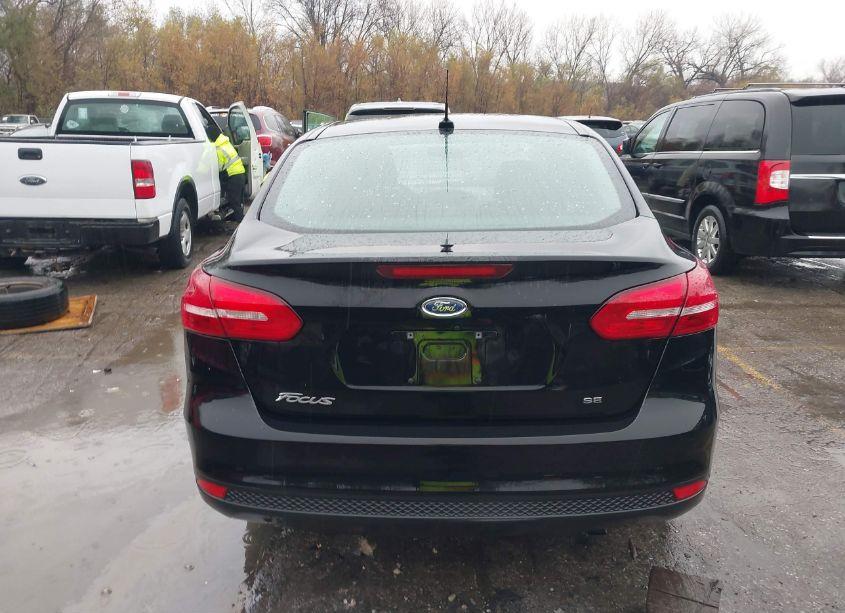 Photo 17 of 2017 Ford Focus SE (VIN 1FADP3F28HL328788)