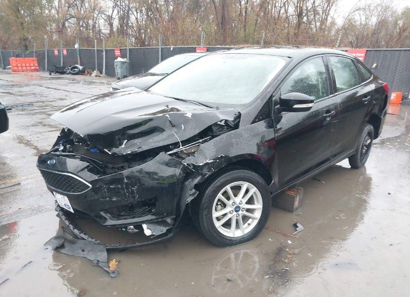 Photo 2 of 2017 Ford Focus SE (VIN 1FADP3F28HL328788)